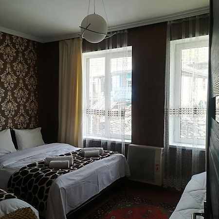 Nikoloz Guesthouse Kazbegi Exterior photo