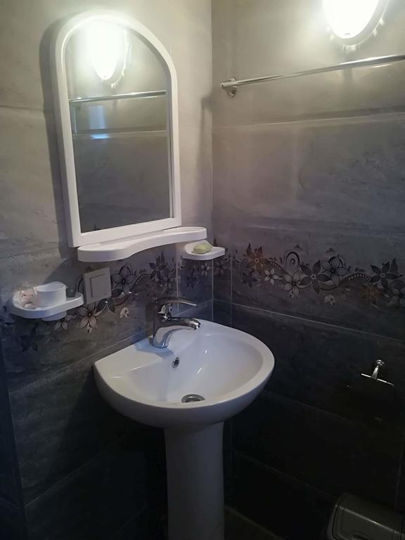 Nikoloz Guesthouse Kazbegi Exterior photo