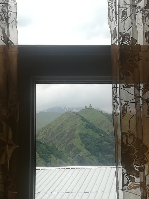 Nikoloz Guesthouse Kazbegi Exterior photo