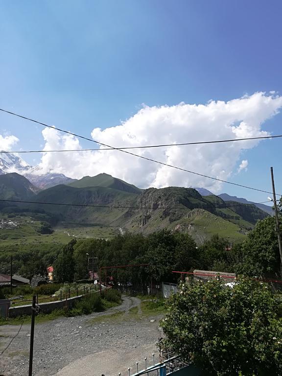 Nikoloz Guesthouse Kazbegi Exterior photo