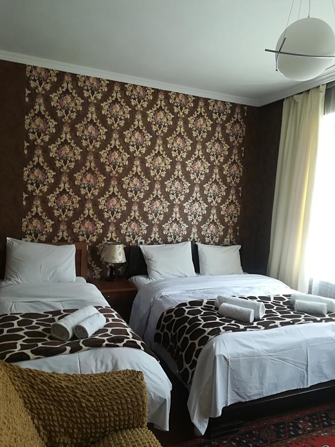 Nikoloz Guesthouse Kazbegi Exterior photo