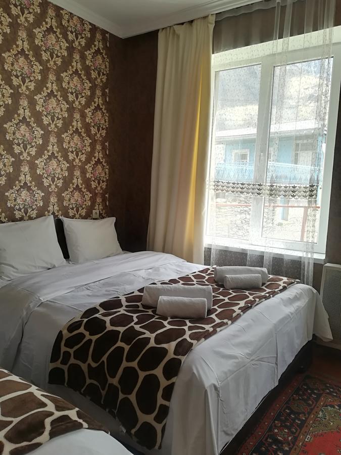 Nikoloz Guesthouse Kazbegi Exterior photo