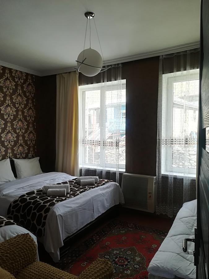 Nikoloz Guesthouse Kazbegi Exterior photo