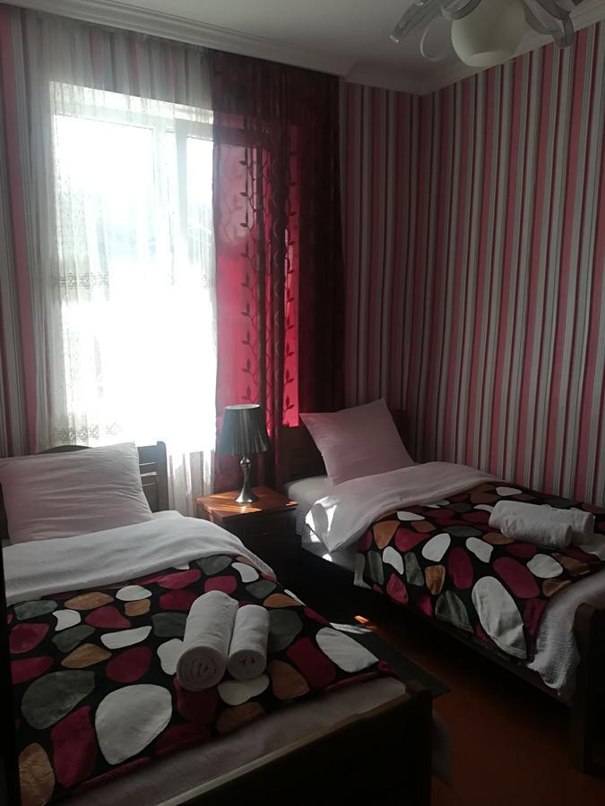 Nikoloz Guesthouse Kazbegi Exterior photo