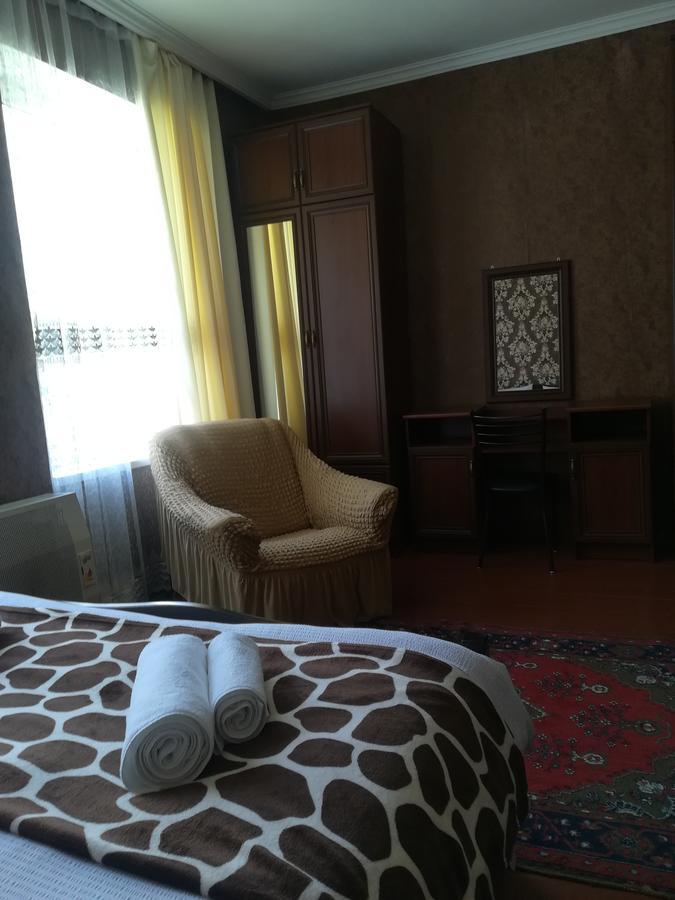 Nikoloz Guesthouse Kazbegi Exterior photo