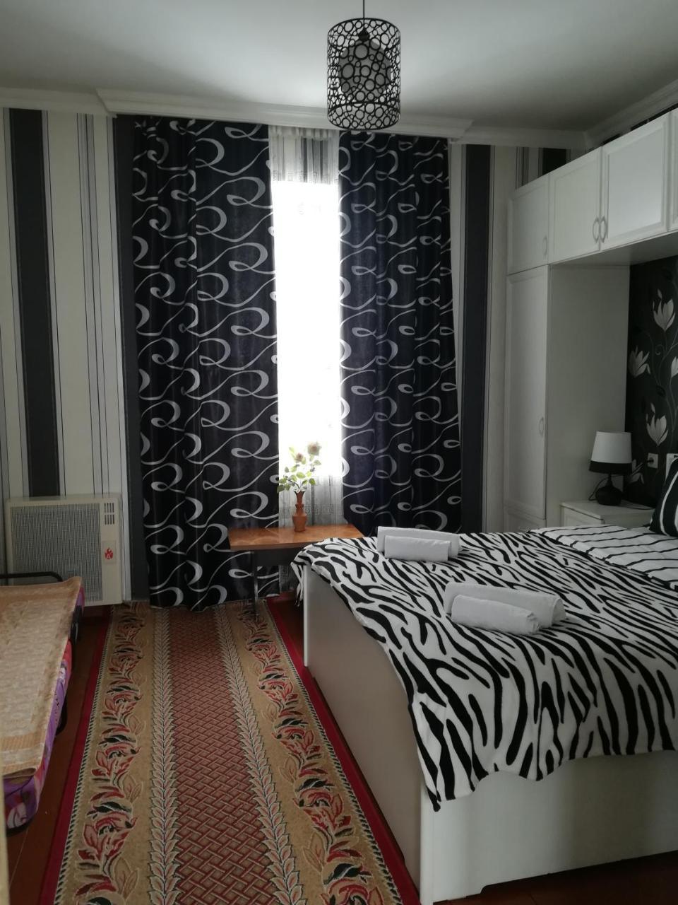 Nikoloz Guesthouse Kazbegi Exterior photo